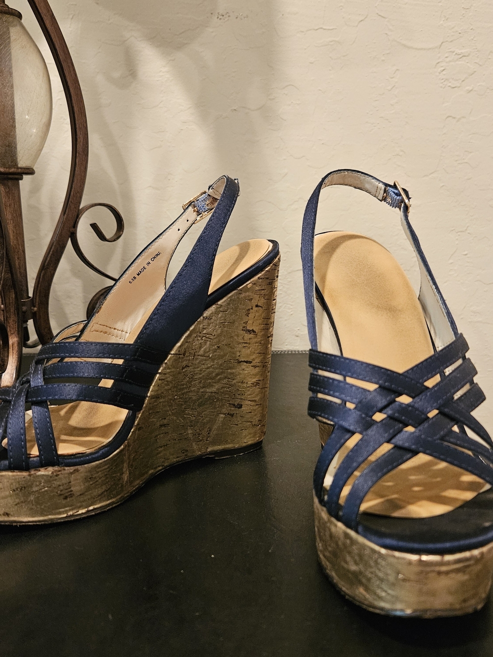 Charles David Navy Strappy Platform Sandals, Size 5.5 (Item #85) - Picture 4 of 4